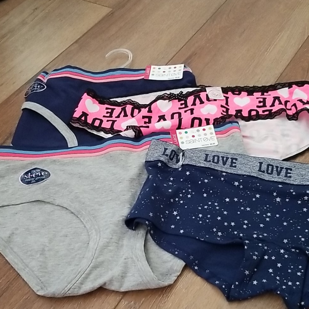 Se of 4 new panties